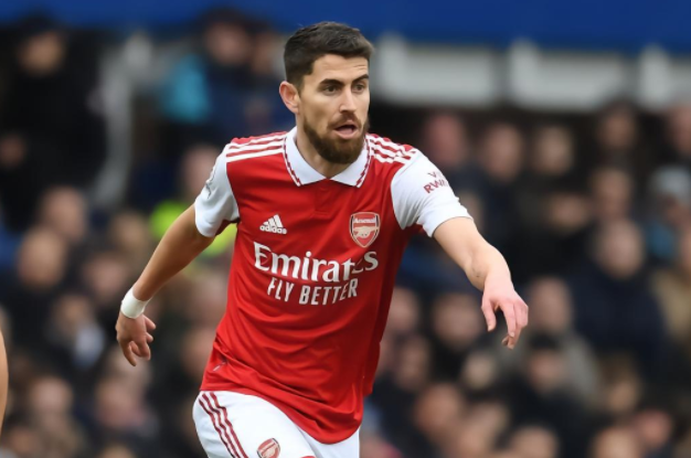 赛地聚焦：足总杯窗口期热度飙升，阿森纳临场应变，悬念犹存，球探报告显示潜力 